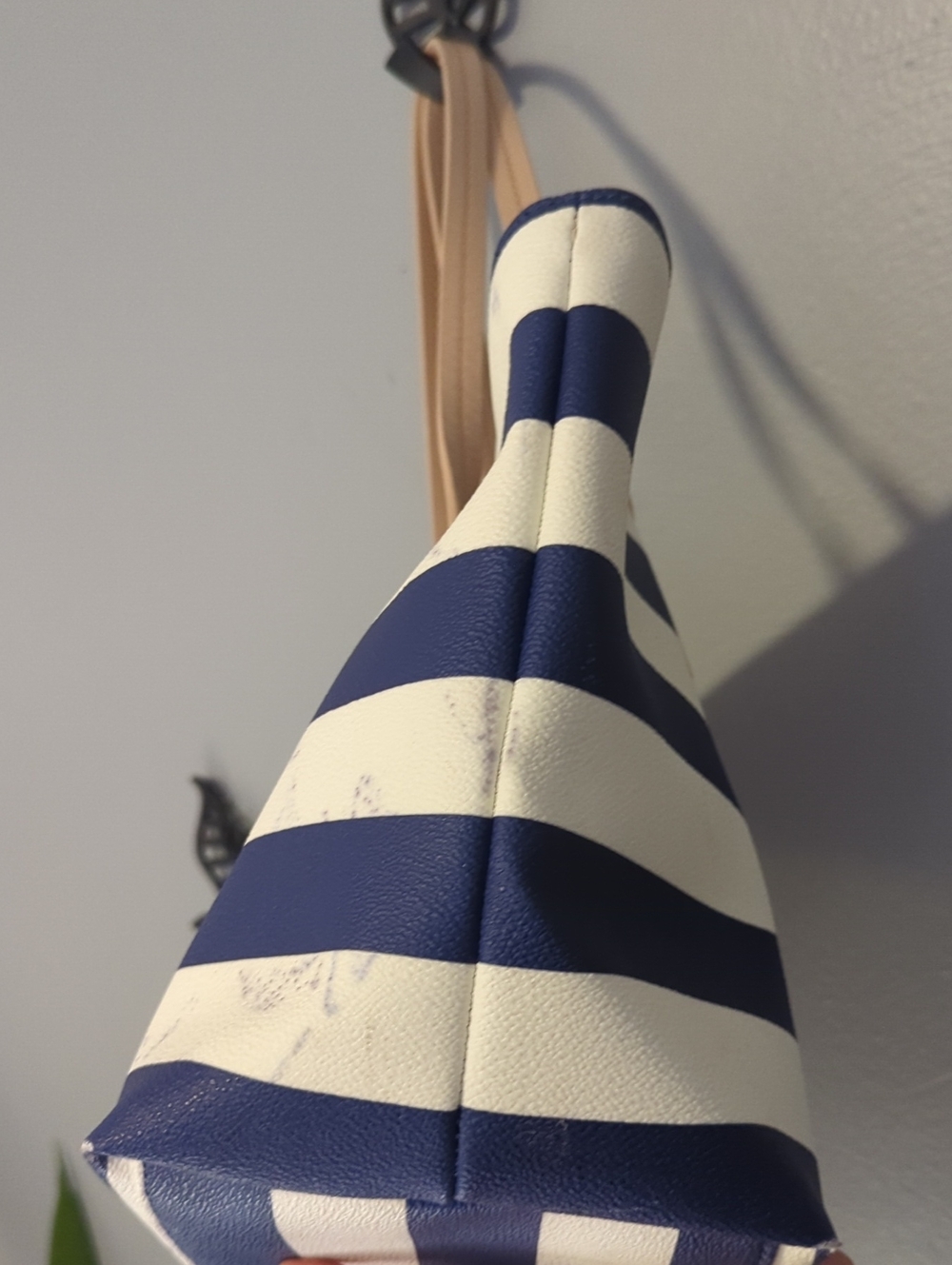 Kate Spade New York Cow Leather Tote Bag White And Navy Stripe With Keychain - Picture 13 of 16